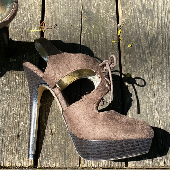 Women’s JustFab tie up heels - Picture 7 of 10